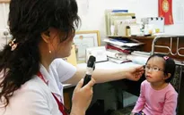 Chăm sóc mắt tránh nhược thị cho trẻ em
