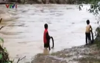 Học sinh dân tộc thiểu số làm phim về thiên tai
