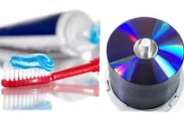 Phục hồi đĩa CD trầy xước bằng kem đánh răng