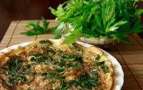 Trứng gà ngải cứu - Món quà vặt hấp dẫn của Hà Nội