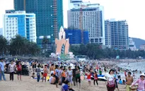 Xuống biển đón Tết Đoan ngọ - Tục lệ của người dân miền Trung Việt Nam