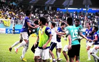 Vòng 8 V-League: SLNA trắng tay rời phố Núi