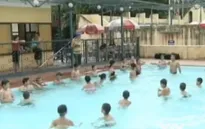 Lớp học bơi đặc biệt ở Hà Nội