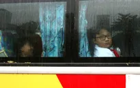 Mưa ngập, đường tắc kéo dài ngày khai trường