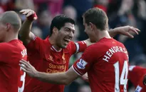 Liverpool 3-1 Cardiff: Suarez rực sáng, Liverpool tạm chiến ngôi đầu (VIDEO)