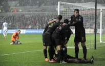 Swansea 2-3 Man City: Man "xanh" thắng trong sợ hãi