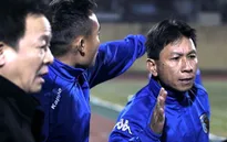 Trợ lý HLV Văn Sỹ Sơn bị phạt nặng do xúc phạm trọng tài
