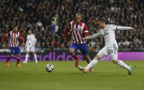 Real 3-0 Atletico: Đại thắng, "Kền kền" đặt một chận vào chung kết (VIDEO)