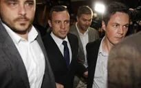 Diễn biến ngày thứ hai phiên tòa xét xử Oscar Pistorius: Bào chữa của luật sư