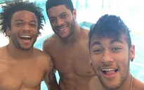 Neymar rủ Hulk và Marcelo khoe cơ bắp trong bể bơi