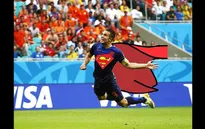 Ảnh chế "siêu nhân" Persie sau chiến thắng lịch sử của Hà Lan