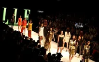 Dàn chân dài Vietnam’s Next Top Model áp đảo Elle Fashion Show