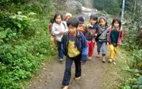 Học sinh vùng cao nhận hỗ trợ 15kg gạo/tháng