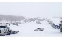 Canada: Tai nạn liên hoàn vì bão tuyết, 100 người bị thương