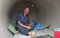 Bố thủ khoa ĐH Y sống ở cống hoang kiếm tiền nuôi con