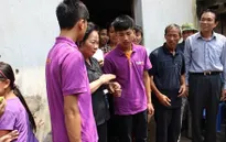 Phó Chủ tịch nước tặng quà cho thủ khoa ĐH Y Hà Nội
