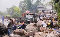 Chung tay giúp đỡ bà con vùng lũ lụt