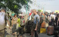 Tàu cánh ngầm bốc cháy dữ dội trên sông Sài Gòn