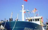 Bàn giao tàu đánh cá vỏ thép cho ngư dân Quảng Ngãi