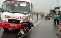 Xe khách vượt ẩu gây tai nạn liên hoàn khiến 3 người bị thương