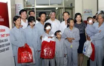 Thăm và tặng quà trẻ em phẫu thuật mắt tại bệnh viện Mắt Trung ương