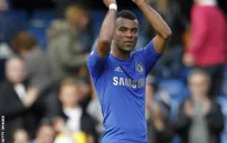 Ashley Cole đồng ý gia hạn hợp đồng