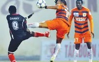 V-League thêm phần "méo mó" vì những pha bóng bạo lực