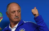 HLV Scolari bênh trọng tài, khen Neymar và Oscar