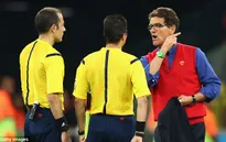 HLV Capello tố trọng tài xử ép, thủ môn Akinfeev bị chiếu đèn laser