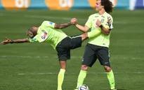 David Luiz và Dani Alves... "múa ballet" trên sân tập trước trận gặp Đức
