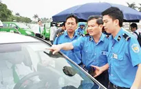 Dán phù hiệu cho taxi: Giải pháp có khả thi?