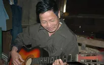 Hành trình phục thiện của người đàn ông bò quanh núi đá
