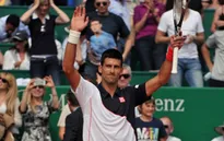 Nhọc nhằn vượt qua tứ kết, Djokovic tái ngộ Federer ở bán kết Monte Carlo