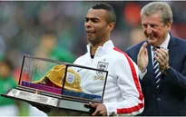 Sốc: Ashley Cole chính thức bị loại khỏi đội tuyển Anh tại World Cup 2014