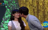 Kang Tae Oh hôn chớp nhoáng Nhã Phương trên sóng truyền hình