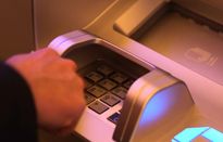 Số lượng máy ATM trên thế giới giảm lần đầu tiên