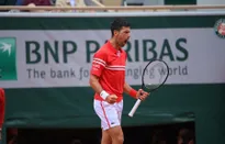 Djokovic dễ dàng giành quyền vào vòng 4 Pháp mở rộng 2021