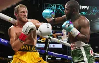 Trận Floyd Mayweather và Logan Paul kết thúc mà không có knock-out