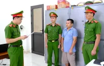 Khởi tố tài xế xe đầu kéo 'thông chốt', đâm vào xe Cảnh sát giao thông