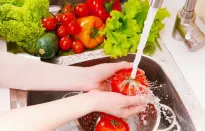 Cách rửa rau đúng cách hiệu quả để giảm nguy cơ ngộ độc thực phẩm
