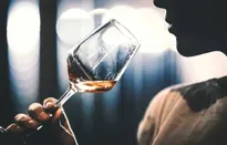 Thói quen uống rượu ngâm cao trăn gây rối loạn cương nặng