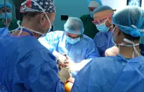 Thay khớp háng nhân tạo miễn phí cho 50 bệnh nhân có hoàn cảnh khó khăn