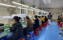 Phát hiện xưởng lắp ráp trái phép hơn 12.000 điện thoại di động
