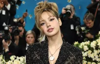 Lisa (BLACKPINK) được bênh vực về trang phục táo bạo tại Met Gala 2025