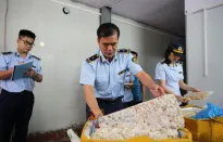 Quảng Ninh: Phát hiện và tạm giữ hơn 2 tấn thực phẩm không rõ nguồn gốc