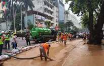 Tạm dừng robot khoan hầm metro để khắc phục sự cố bùn trào tại phố Cát Linh