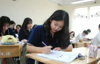 Thí sinh ‘chạy nước rút’ làm quen cấu trúc đề thi tốt nghiệp THPT mới