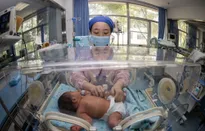 Trung Quốc yêu cầu các bệnh viện cung cấp gây tê ngoài màng cứng để khuyến khích sinh nở