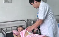 Bé gái 7 tuổi sống sót ngoạn mục sau cú ngã từ tầng 2