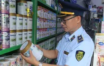 Phát hiện kho hàng lậu nằm ngay giữa trung tâm Hà Nội